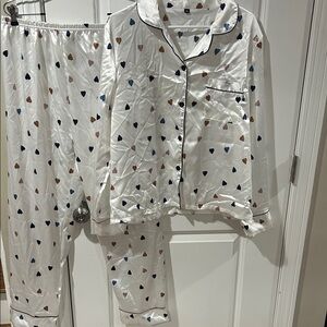Women's Heart Print Satin Pajama Set - White
